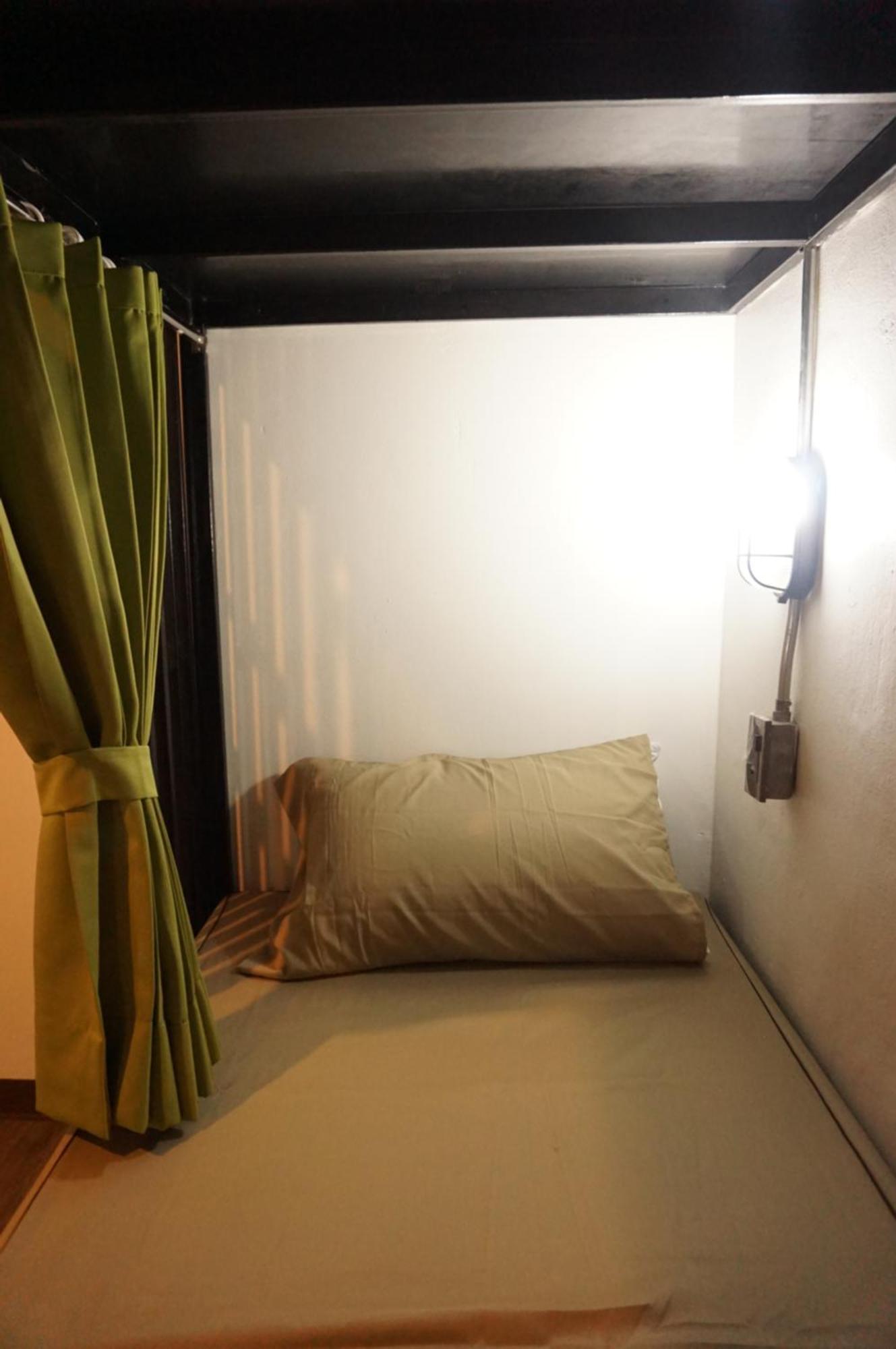 Feel Good Bangkok Hostel Exterior photo