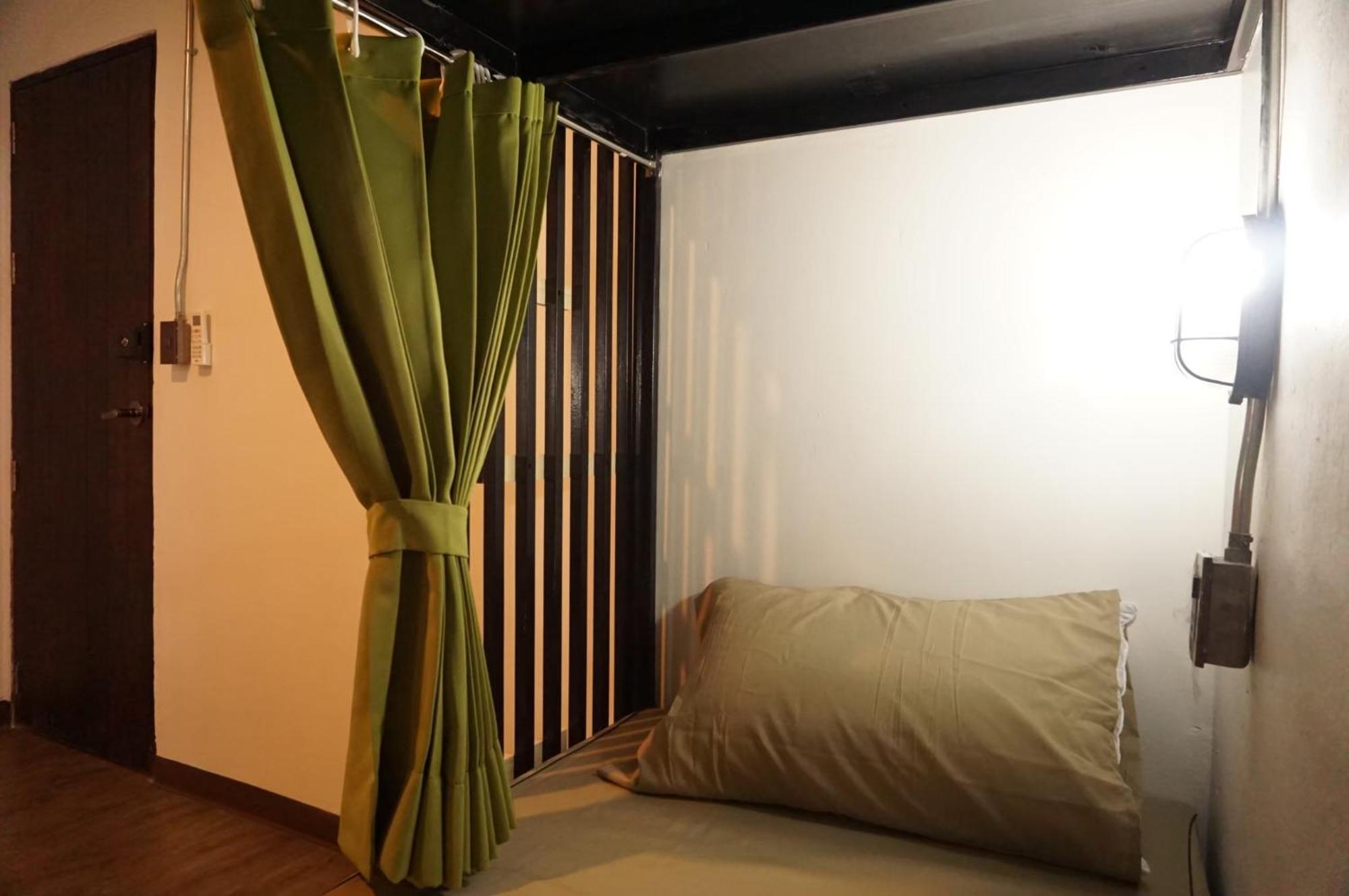 Feel Good Bangkok Hostel Exterior photo